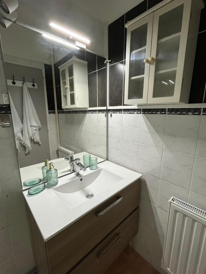 T2 Avec Terrasse & Parking A 5 Min Du Centre, 10 Min Des Plages Hyeres Ngoại thất bức ảnh